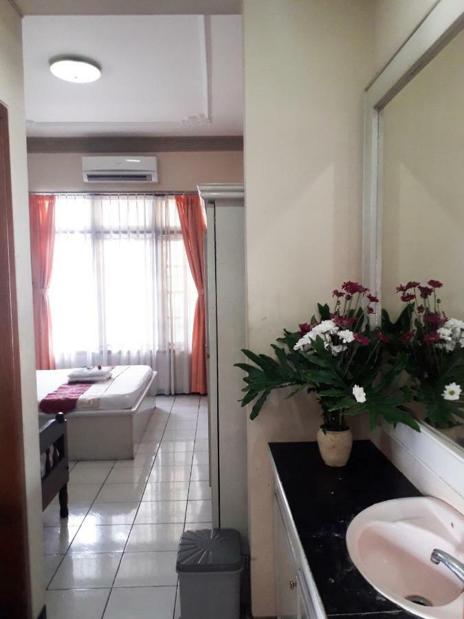 Vidi 1 Hotel Jogjakarta Kejayan Exterior photo