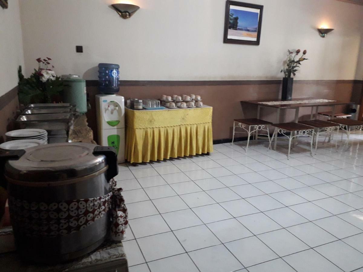 Vidi 1 Hotel Jogjakarta Kejayan Exterior photo