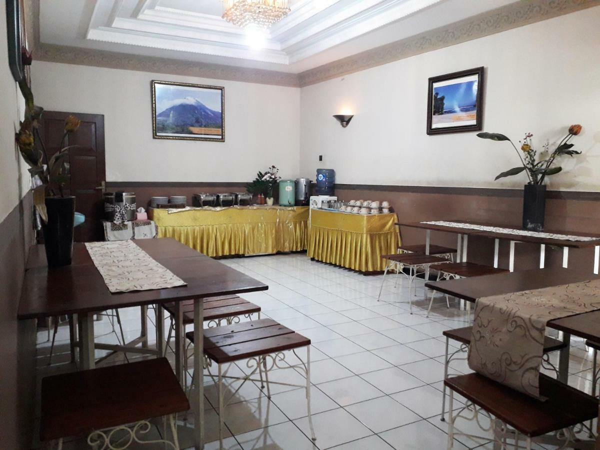 Vidi 1 Hotel Jogjakarta Kejayan Exterior photo